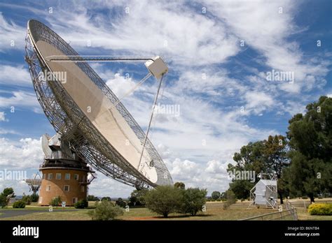 Parkes Observatory Radio Telescope Stock Photo - Alamy