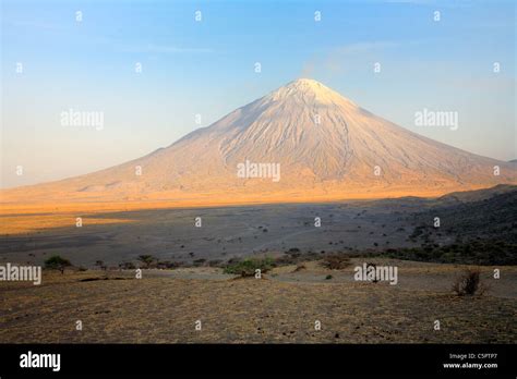 Ol Doinyo Lengai volcano, Lake Natron, Tanzania Stock Photo - Alamy