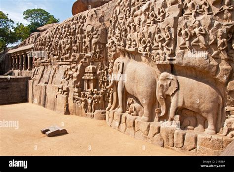 Arjuna's Penance rock relief carvings at Mahabalipuram in Tamil Nadu Stock Photo - Alamy