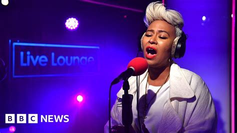 Emeli Sande performs Hurts in BBC Radio 1's Live Lounge - BBC News