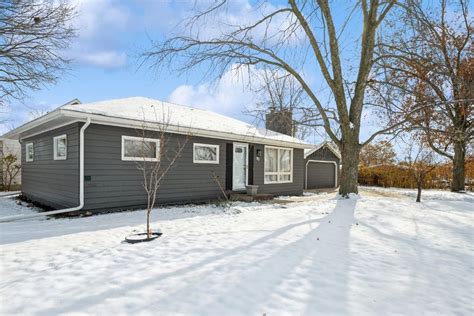 95 N 7th Ave, Hiawatha, IA 52233 - See Est. Value, Schools & More