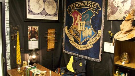 Teacher creates magical 'Harry Potter'-themed classroom to spellbind his students - ABC News