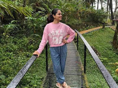 Television actress Anitha Sampath enjoys a vacation with her family - Times of India