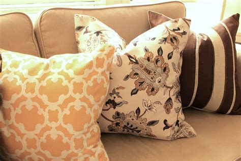 Cup Half Full: DIY - No Sew Throw Pillows