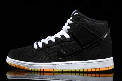 Nike SB Dunk High Skunk 305050-034 - Sneaker Bar Detroit