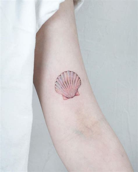 30 Elegant Clam Tattoos for Your Inspiration | Tattoos, Shell tattoos, Maple leaf tattoo