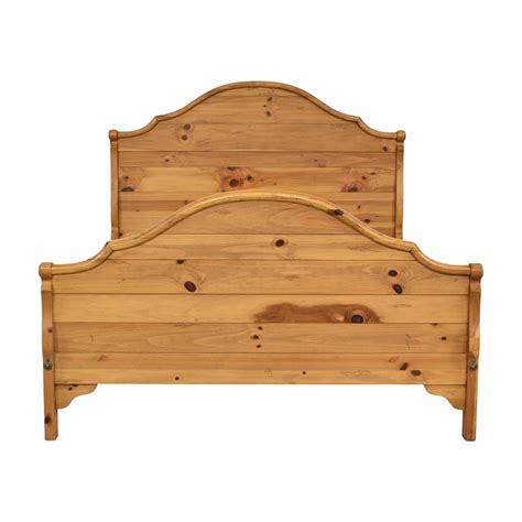 72% OFF - Ethan Allen Ethan Allen Farmhouse-Style Queen Bed / Beds