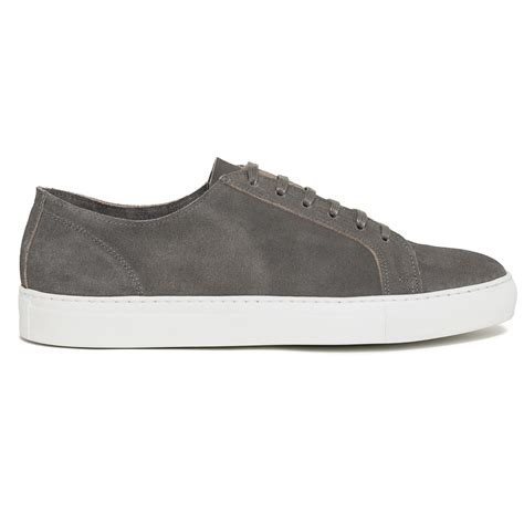 It’s On Sale: Minimalist Sneakers – Put This On