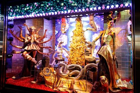 Bloomingdale's, NYC 2019 | Nyc christmas windows, Holiday window display, Christmas window display