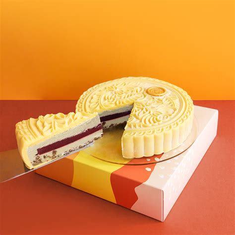 Inside Scoop Made An Ice Cream Mooncake That Is Big Enough To Cover Anyone's Face - Foodie