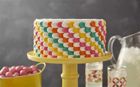 10 Easy Buttercream Cake Decorating Techniques | Wilton | Wilton cake ...