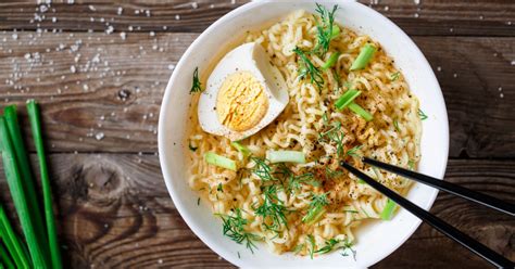 How to Cook Ramen Noodles in the Microwave - Insanely Good