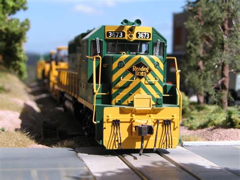 JL&T Module - Reading GP40-2 #3673 - Model Railroader Magazine - Model ...