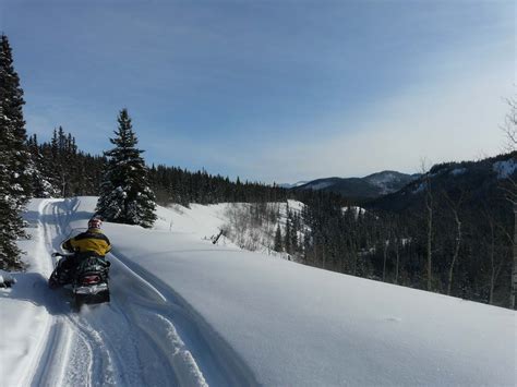 P1100346-yukon-winter-adventures-snowmobiling - Yukon Wide Adventures