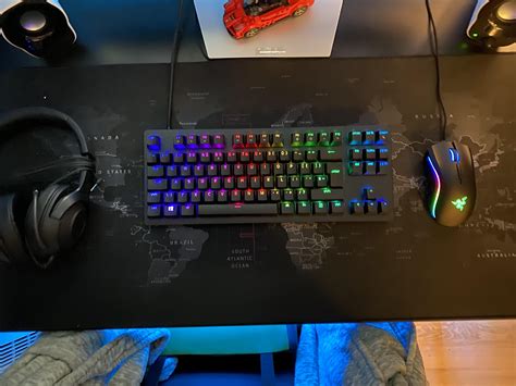 My very first razer accessories for my new pc. Keyboard: Razer Huntsman ...