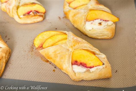 Peaches 'n Cream Puff Pastries - Cooking with a Wallflower