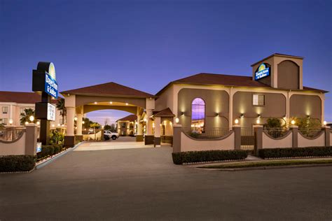 Days Inn & Suites by Wyndham Houston Hobby Airport | Houston, TX Hotels