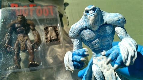 Bigfoot & Yeti BFF 14! Mezco Cryptozoology Figures from 2003! Cryptid Insanity! - YouTube