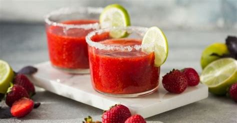 Bebidas frutales con alcohol: 5 recetas ideales para una reunión con amigos - Gastrolab