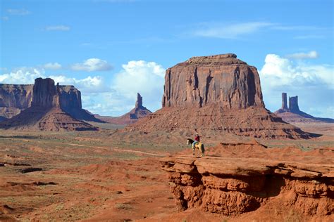 Monument Valley Tour: Tips + Photographs