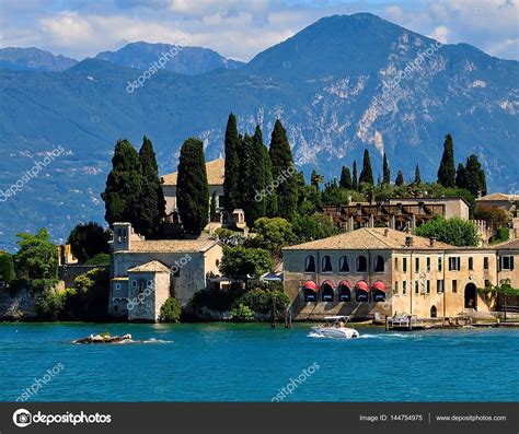 Beautiful view of Riva del Garda, Lake Garda, Italy — Stock Photo © Elens196 #144754975