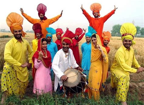 traditional bhangra costumes for men traditional men outfit is chaadra ...