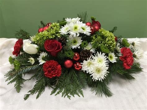 Classic Christmas Centerpiece - Flor Bella Designs