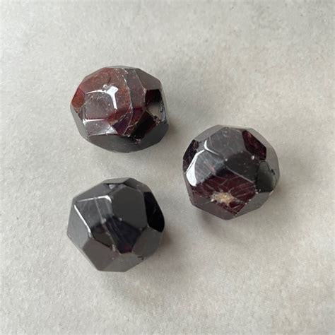 Garnet, Polished (Crystal) - The Crystal People