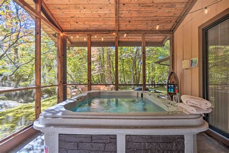 New! Gatlinburg Group Getaway W/ Hot Tub + Porch! in Gatlinburg w/ 5 BR ...