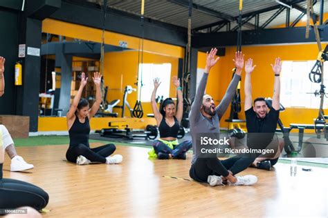 Group Of People Exercising In The Gym Stock Photo - Download Image Now ...