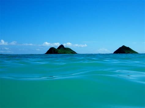 The Mokulua Islands off Lanikai Beach, Oahu | Lanikai beach, Oahu ...