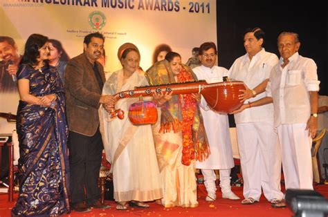 Shankar Mahadevan, Sunitha Upadrashta, K.S.Chitra attends 2011 Lata Mangeshkar Music Awards on ...