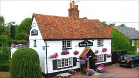 Seven Stars pub in Dinton bought by villagers - BBC News