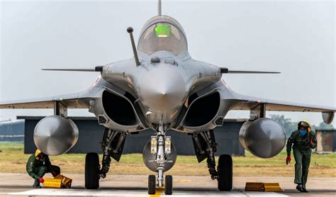 5 French fighter jets delivered to India in military upgrade