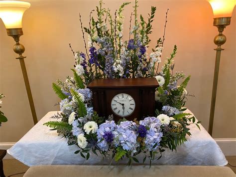Cremation Urn Wreath | Funeral flower arrangements, Funeral flowers ...