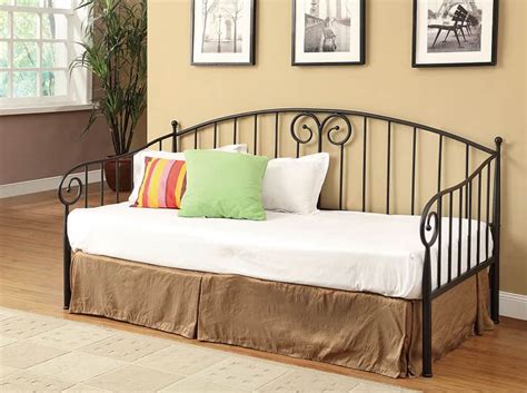 Futon vs. Daybed: 11 Differences That Matter – Furnishing Tips