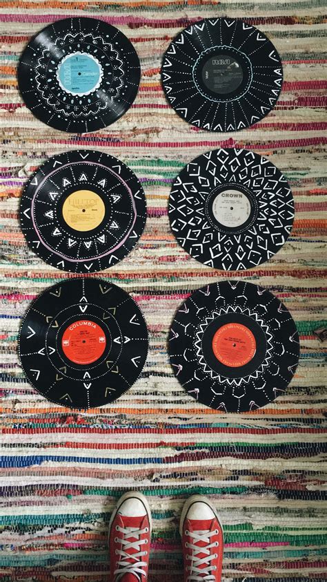 painted old records | Vinyl art paint, Painted records, Vinyl record art