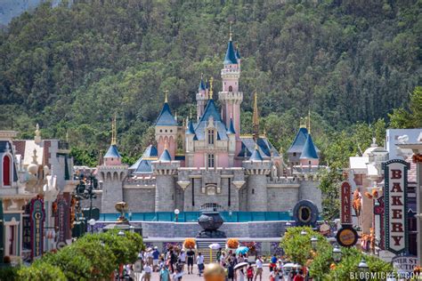 Hong Kong Disneyland Castle Construction Update (Summer 2019)