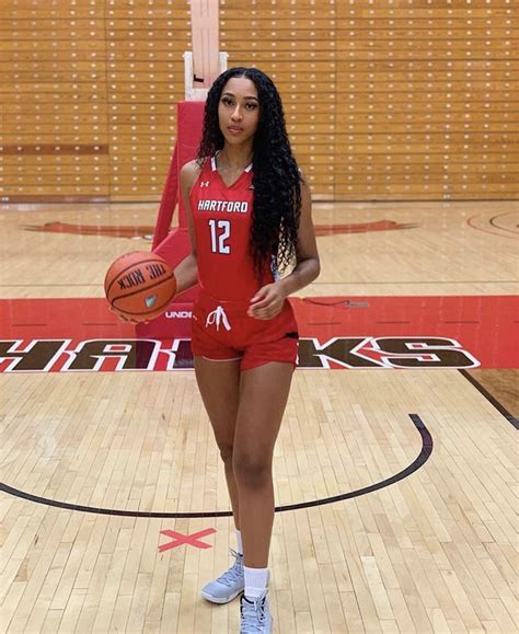 Pin by Postmadebaddie 🙆🏾‍♀️ on Athletes ‍♀️ | Basketball game outfit women, Basketball game ...