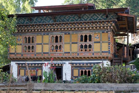 Bhutanese house, central Bhutan. | Livros imagens