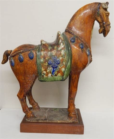 ANTIQUE TANG DYNASTY SANCAI HORSE SCULPTURE : Lot 87