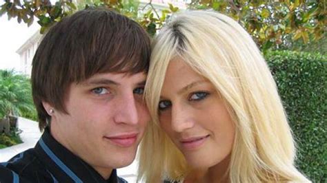 Singer Leslie Carter, sister of Nick and Aaron, dies aged 25