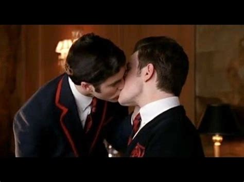 Klaine First Kiss (S2,EP16) - YouTube