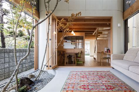 Japanese Home on Narrow Lot Embraces Greenery with an Indoor Dry Garden