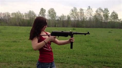 Shooting the MP40 - YouTube