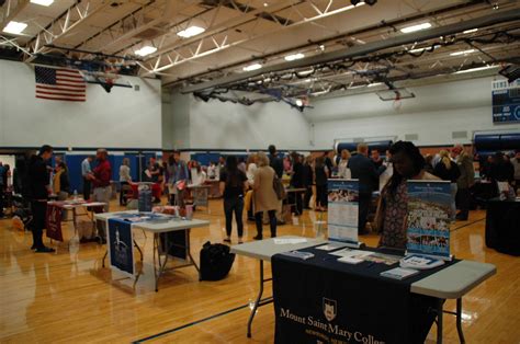 Students learn about college life at College Night | The Fanscotian