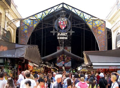 El mercado de La Boqueria, cardioprotegido – Barcelona Salud