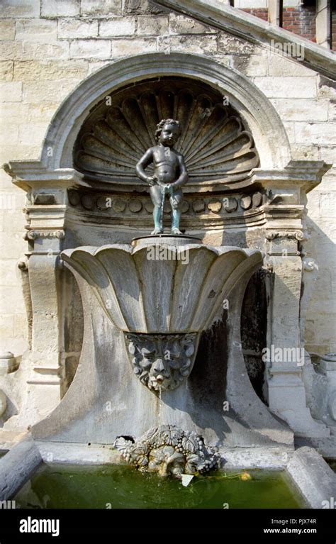 The Manneken Pis statue in Geraardsbergen (Belgium, 05/1993 Stock Photo - Alamy