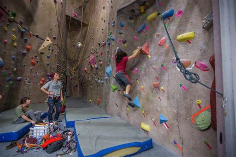 Climbing Wall | Campus Recreation at UNC