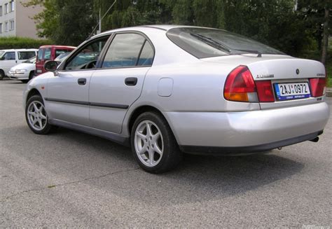 Mitsubishi Carisma Sedan 2001 - 2003 reviews, technical data, prices